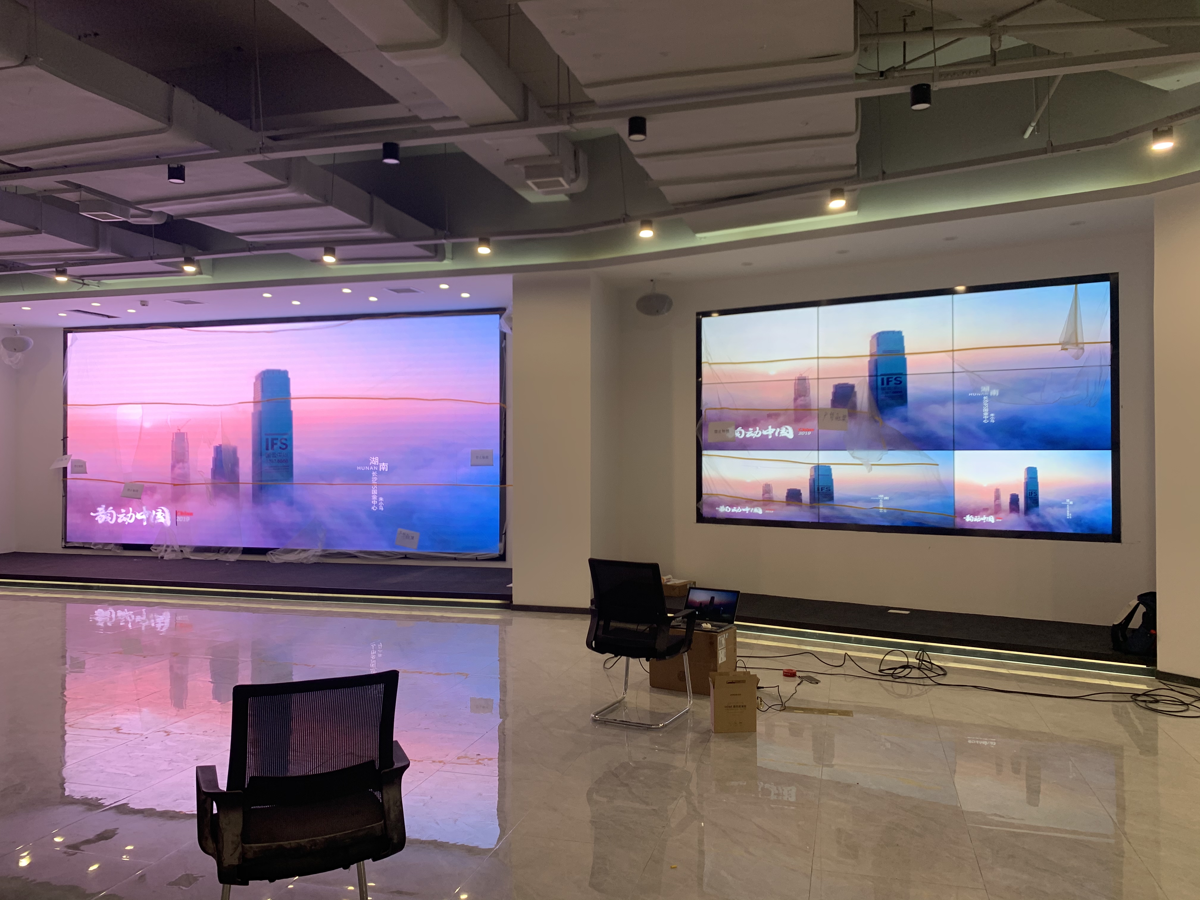 戶外屏的電源系統(tǒng)需要具備哪些防護措施，才能防止雷擊和漏電風(fēng)險？